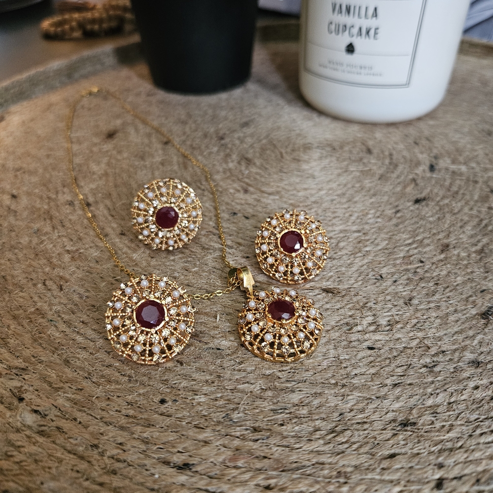 Elegant Gold and Red Jewelry Set